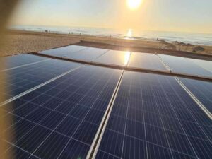 En Limpieza de Placas Solares Valencia, somos especialistas en la limpieza de placas solares en Chiva y Cheste, ofreciendo un servicio profesional que responde a las necesidades específicas de este entorno, marcado por el polvo, la aridez estacional y la actividad industrial.