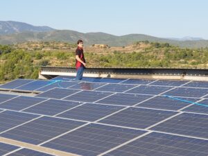 No pospongas más el mantenimiento esencial de tu inversión. Llámanos hoy mismo y solicita tu presupuesto detallado y sin compromiso para la limpieza de placas solares en Valencia