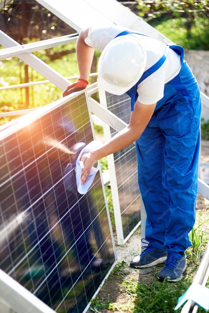 Limpieza de placas solares en casa | Mantenimiento residencial en Valencia