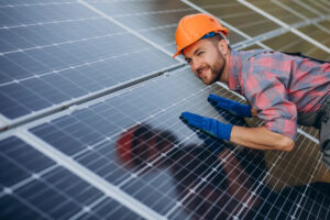 En Limpieza de Placas Solares Valencia, somos especialistas en la limpieza de placas solares en Carcaixent y Alzira. Ofrecemos un servicio profesional adaptado a las características climáticas y ambientales de esta comarca valenciana.